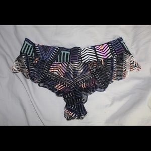 VS Pink Lacey Cheekster